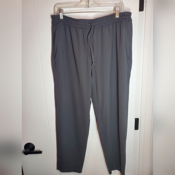 Lululemon Tapered Leg Mid-Rise Pant 7/8Length Size Large - Picture 7 of 16